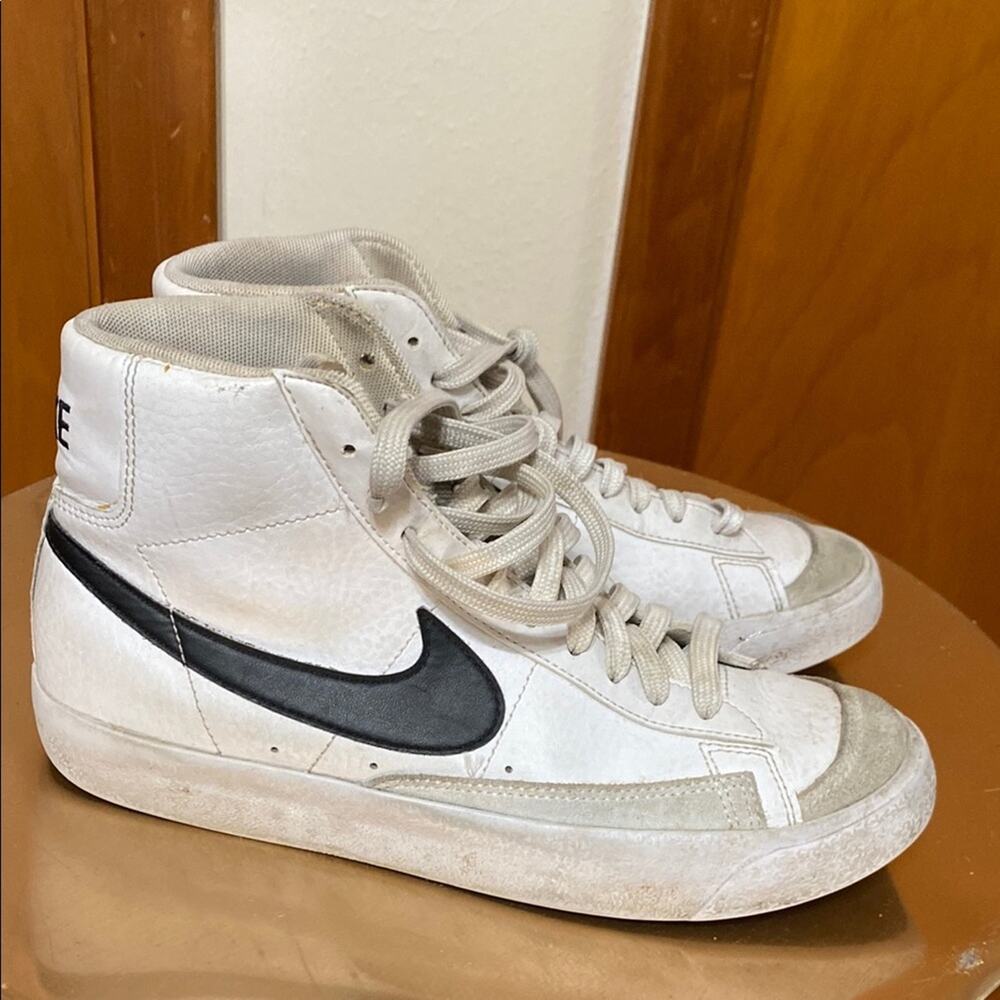 Nike | High-Top Sneakers White Leather Black Swoosh - Overall great, fixer upper